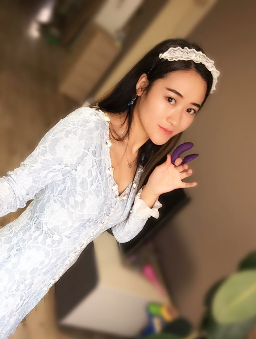 李熙墨(撸妃娘娘)情趣情趣同桌达人,知乎大v,性治疗师,自创两性情趣"男穿玩具让衣服测评我图片