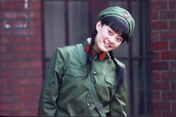 孙俪说"妈妈我都快馋死了",可是拿到蛋糕孙俪又告诉妈妈穿着军装是不
